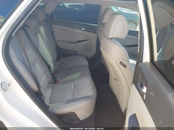 KM8J33A45JU606401 2018 HYUNDAI TUCSON - Image 8