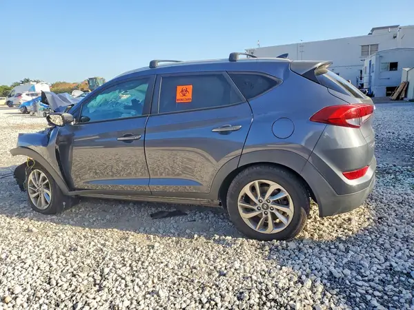 KM8J33A45JU608617 2018 HYUNDAI TUCSON - Image 2