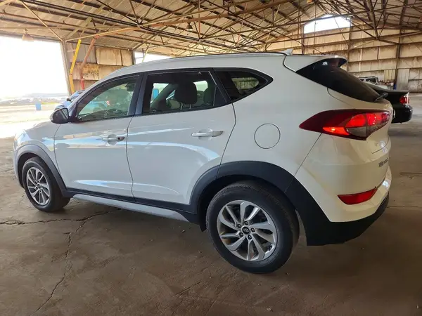 KM8J33A45JU626891 2018 HYUNDAI TUCSON - Image 2