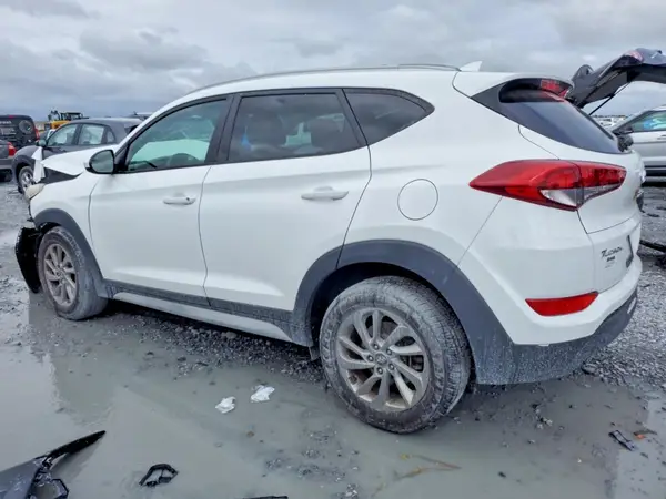 KM8J33A45JU630469 2018 HYUNDAI TUCSON - Image 2