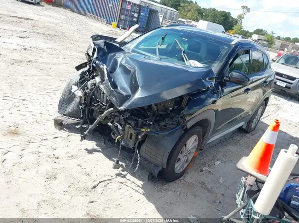 KM8J33A45JU631590 2018 HYUNDAI TUCSON - Image 2