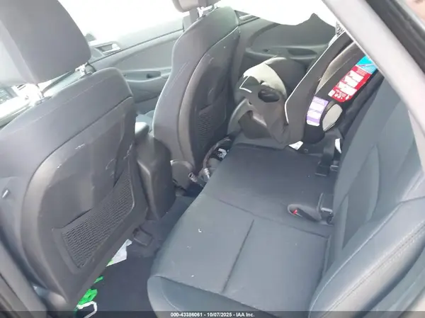 KM8J33A45JU631590 2018 HYUNDAI TUCSON - Image 8