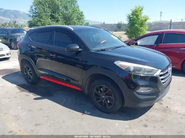 KM8J33A45JU653413 2018 HYUNDAI TUCSON - Image 1