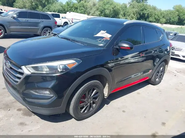 KM8J33A45JU653413 2018 HYUNDAI TUCSON - Image 2