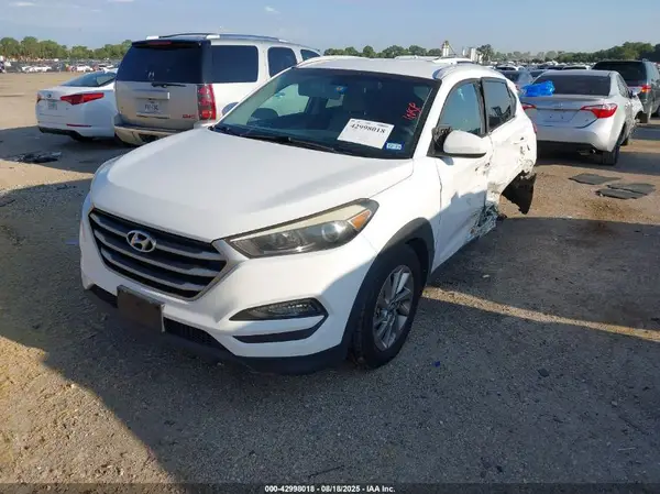 KM8J33A45JU657171 2018 HYUNDAI TUCSON - Image 2