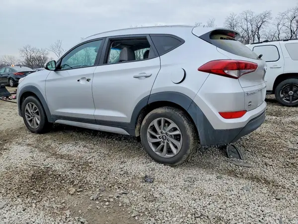 KM8J33A45JU660135 2018 HYUNDAI TUCSON - Image 2