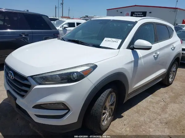 KM8J33A45JU676528 2018 HYUNDAI TUCSON - Image 2