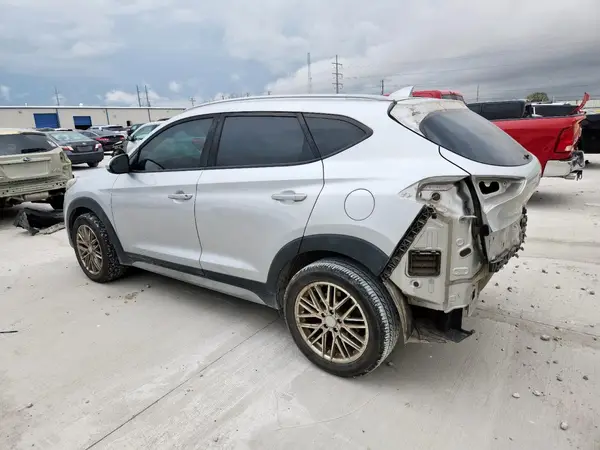 KM8J33A45JU678022 2018 HYUNDAI TUCSON - Image 2