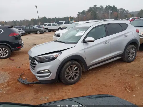 KM8J33A45JU681924 2018 HYUNDAI TUCSON - Image 2