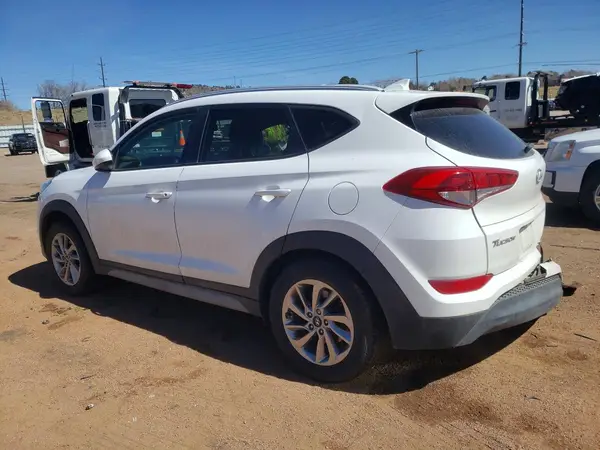 KM8J33A45JU683138 2018 HYUNDAI TUCSON - Image 2