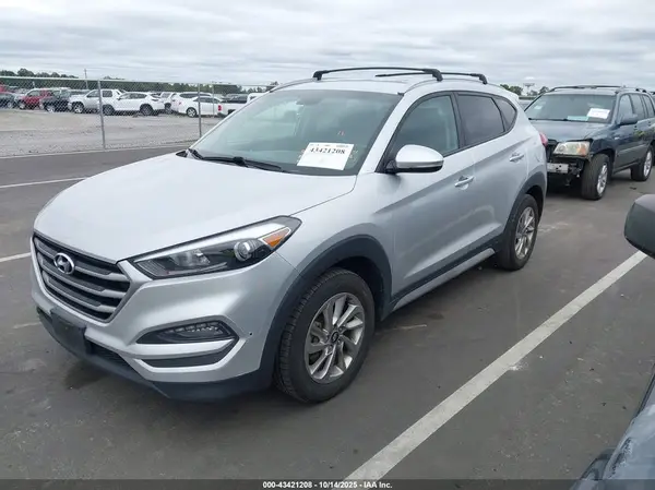 KM8J33A45JU690560 2018 HYUNDAI TUCSON - Image 2
