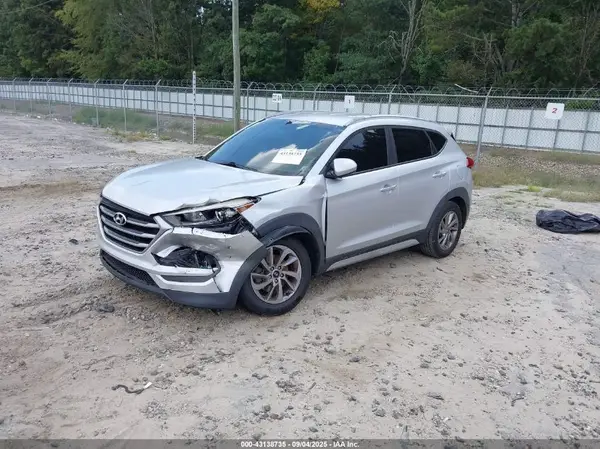 KM8J33A45JU694382 2018 HYUNDAI TUCSON - Image 2