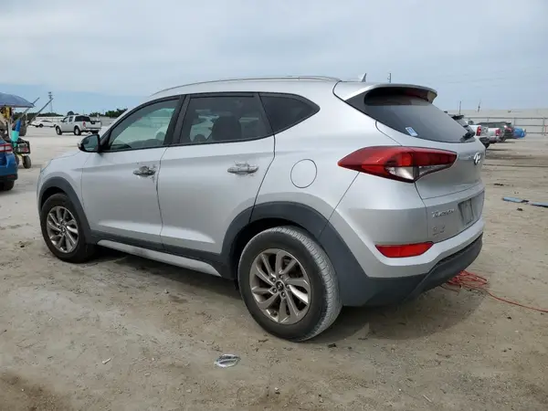 KM8J33A45JU694849 2018 HYUNDAI TUCSON - Image 2