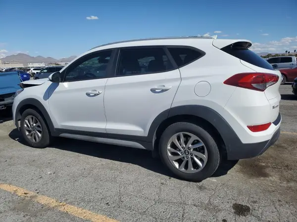 KM8J33A45JU696116 2018 HYUNDAI TUCSON - Image 2