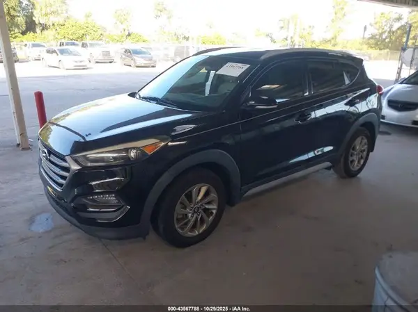 KM8J33A45JU708796 2018 HYUNDAI TUCSON - Image 2