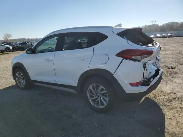 KM8J33A45JU709379 2018 HYUNDAI TUCSON - Image 2