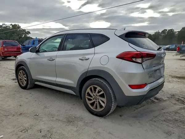 KM8J33A45JU709513 2018 HYUNDAI TUCSON - Image 2