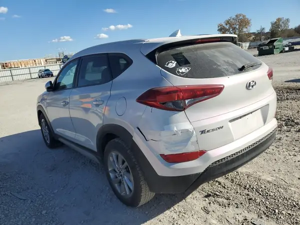 KM8J33A45JU713528 2018 HYUNDAI TUCSON - Image 2