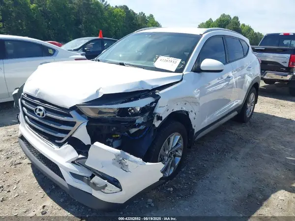 KM8J33A45JU716719 2018 HYUNDAI TUCSON - Image 2