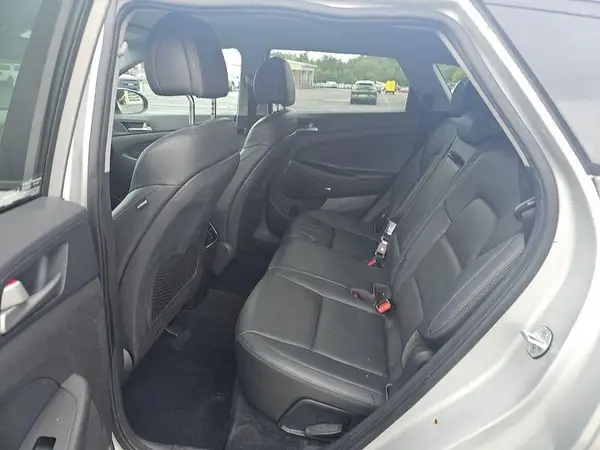 KM8J33A45JU717353 2018 HYUNDAI TUCSON - Image 2