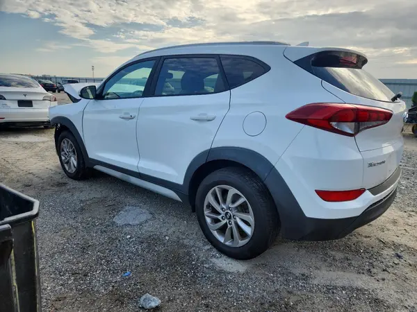 KM8J33A45JU722309 2018 HYUNDAI TUCSON - Image 2