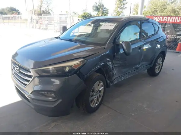 KM8J33A45JU726957 2018 HYUNDAI TUCSON - Image 2