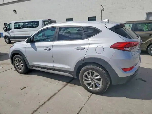 KM8J33A45JU742575 2018 HYUNDAI TUCSON - Image 2