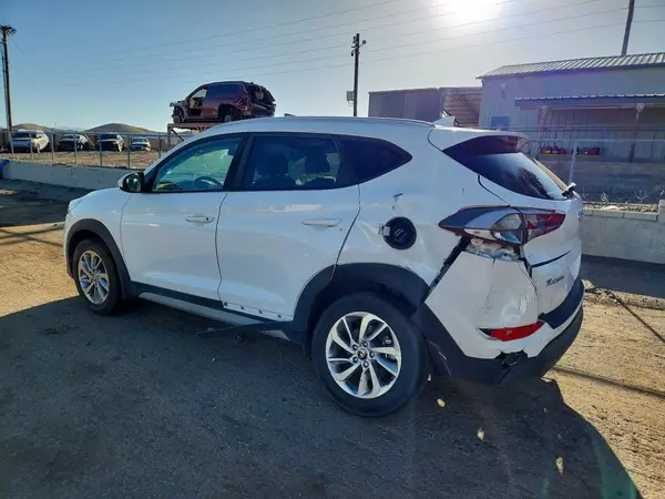 KM8J33A45JU743547 2018 HYUNDAI TUCSON - Image 2
