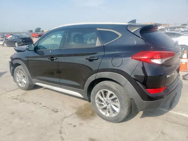KM8J33A45JU743872 2018 HYUNDAI TUCSON - Image 2