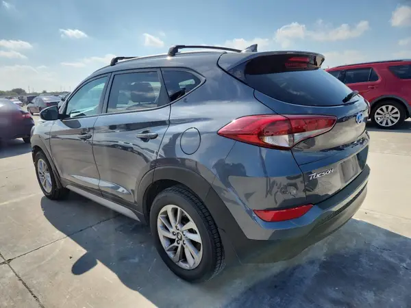 KM8J33A45JU746206 2018 HYUNDAI TUCSON - Image 2