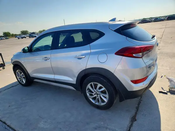 KM8J33A45JU754158 2018 HYUNDAI TUCSON - Image 2