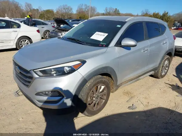 KM8J33A45JU756055 2018 HYUNDAI TUCSON - Image 2