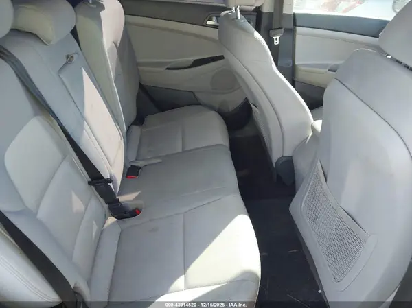 KM8J33A45JU756055 2018 HYUNDAI TUCSON - Image 8