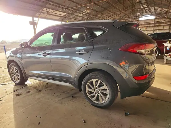 KM8J33A45JU757044 2018 HYUNDAI TUCSON - Image 2