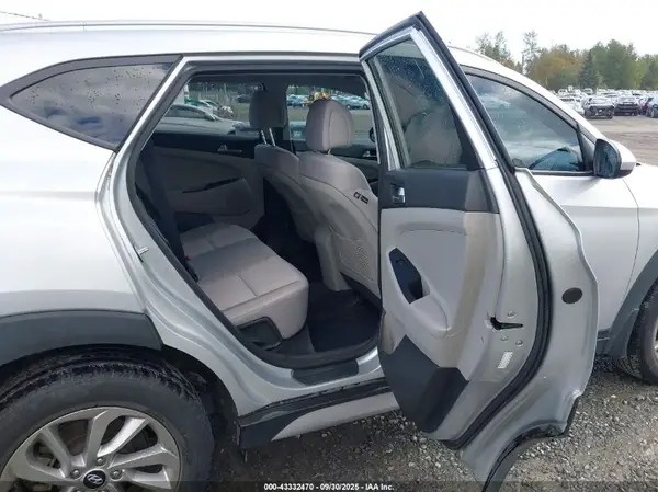 KM8J33A45JU759473 2018 HYUNDAI TUCSON - Image 8