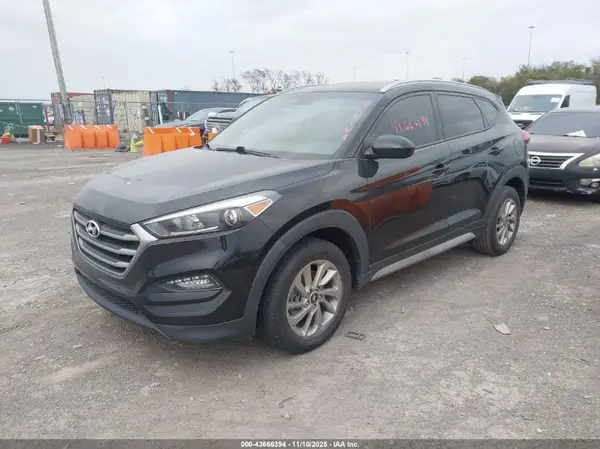 KM8J33A45JU764169 2018 HYUNDAI TUCSON - Image 2