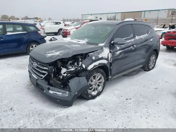 KM8J33A45JU802967 2018 HYUNDAI TUCSON - Image 2