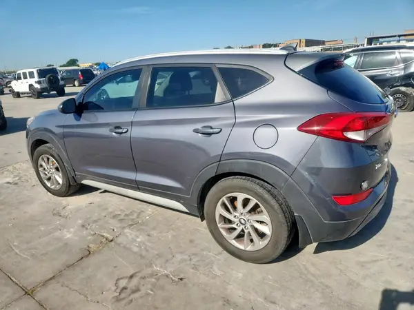 KM8J33A45JU806775 2018 HYUNDAI TUCSON - Image 2