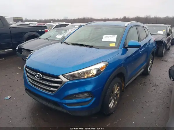 KM8J33A45JU807862 2018 HYUNDAI TUCSON - Image 2