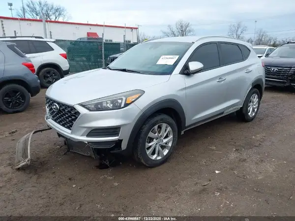 KM8J33A45KU017799 2019 HYUNDAI TUCSON - Image 2