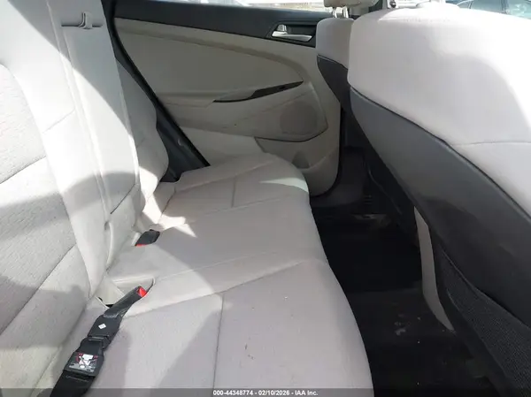 KM8J33A45KU037602 2019 HYUNDAI TUCSON - Image 8