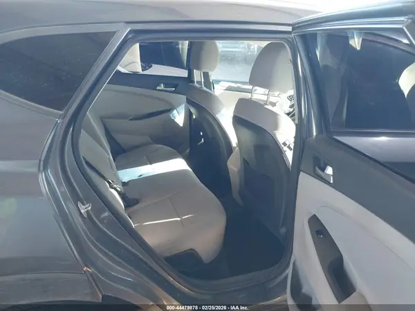 KM8J33A45KU860076 2019 HYUNDAI TUCSON - Image 8