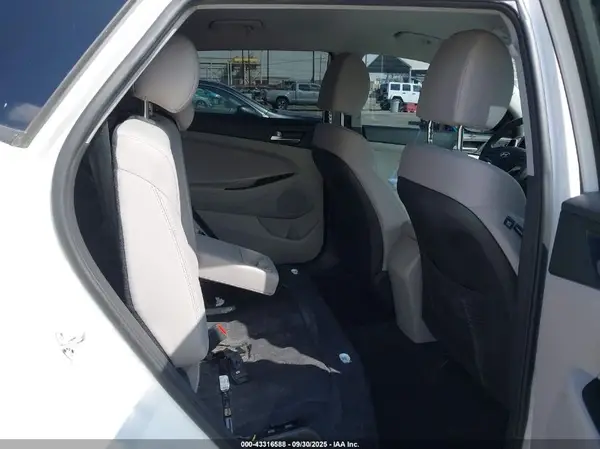 KM8J33A45MU299641 2021 HYUNDAI TUCSON - Image 8