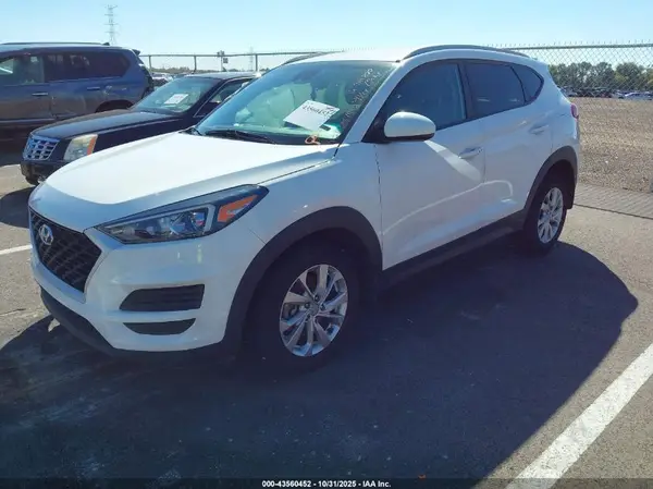 KM8J33A45MU311822 2021 HYUNDAI TUCSON - Image 2