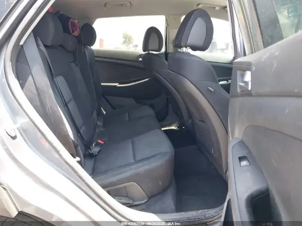 KM8J33A46GU027300 2016 HYUNDAI TUCSON - Image 8