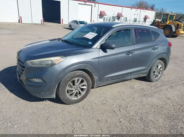 KM8J33A46GU070972 2016 HYUNDAI TUCSON - Image 2