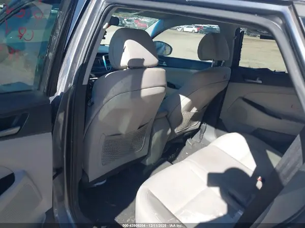 KM8J33A46GU070972 2016 HYUNDAI TUCSON - Image 8