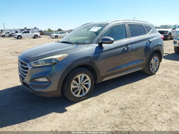KM8J33A46HU261079 2017 HYUNDAI TUCSON - Image 2