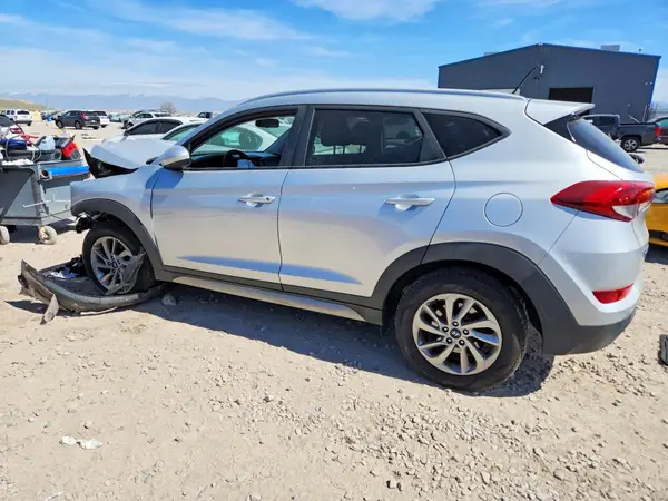KM8J33A46HU274348 2017 HYUNDAI TUCSON - Image 2