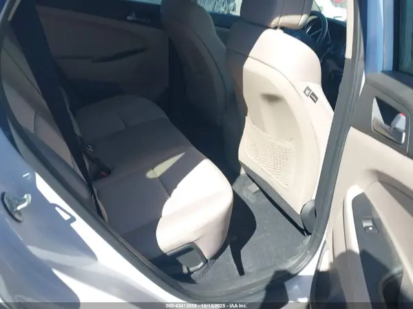 KM8J33A46HU326500 2017 HYUNDAI TUCSON - Image 8